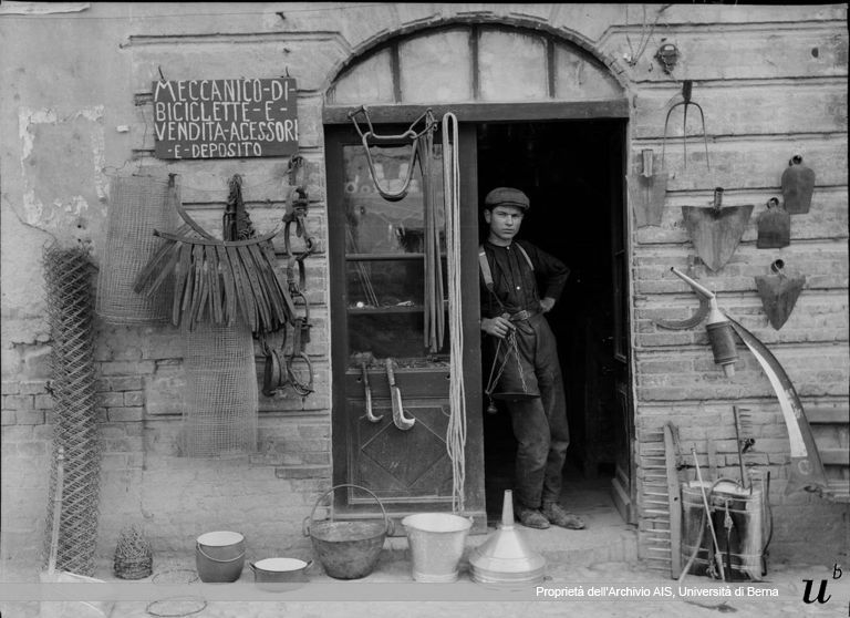 Paul Scheuermeier. La bottega del ferramenta, Godiasco (PV), 1923