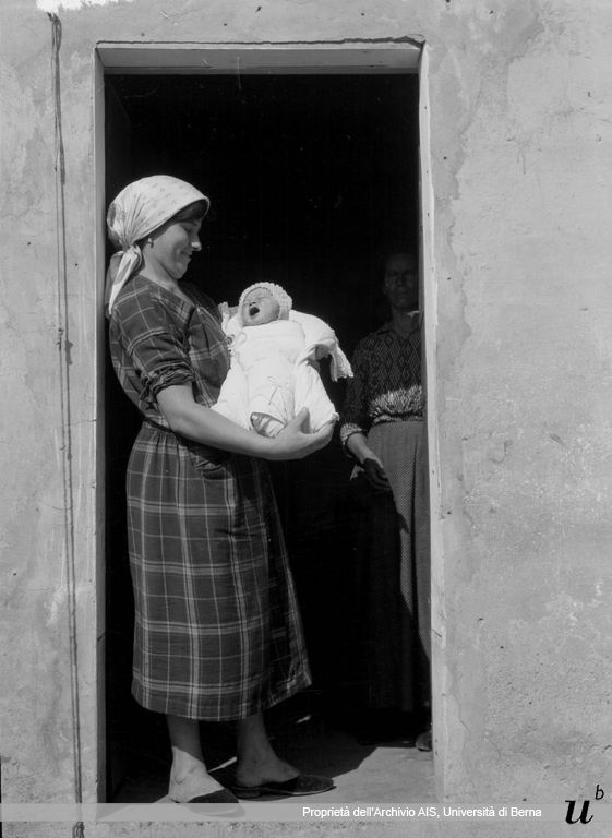 Paul Scheuermeier. Madre col bambino, Sant'Angelo Lodigiano (LO), 1927