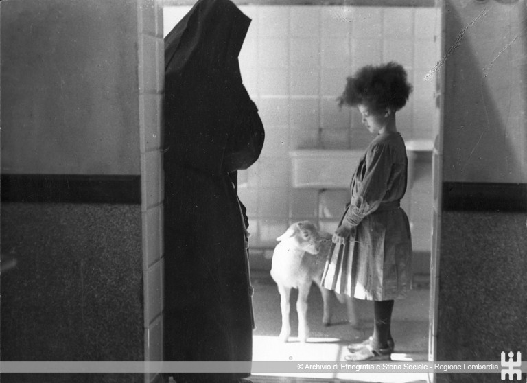 Ernesto Fazioli. Bambina con agnello