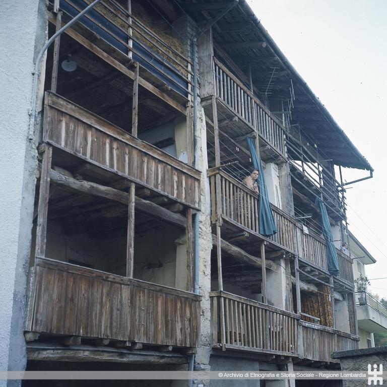 Riccardo Schwamenthal. Case contadine in Valle Imagna (BG),1979